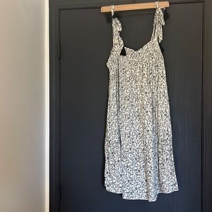 Old Navy flowery print dress